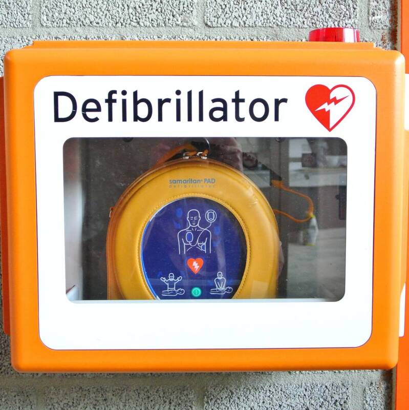 Defibrillator